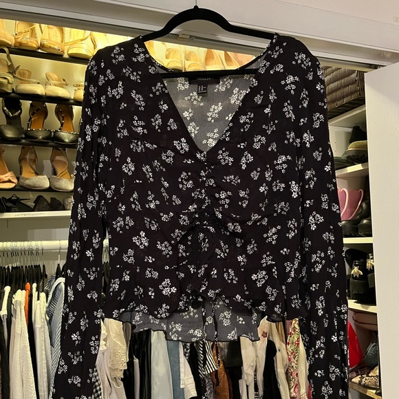 Forever 21 adjustable black floral blouse - Picture 1 of 2